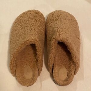 INTENTIONALLY BLANK Cozy Brown Slippers